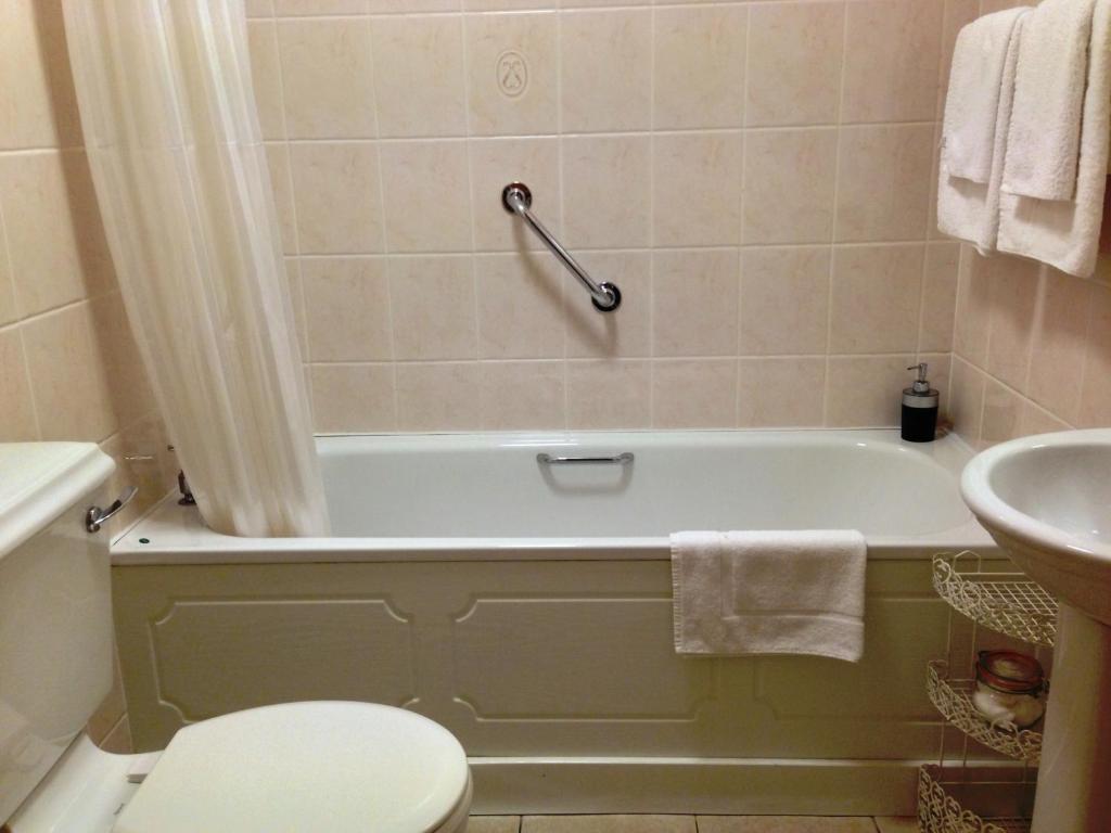 Ard Na Breatha House Hotel Donegal Town Room photo